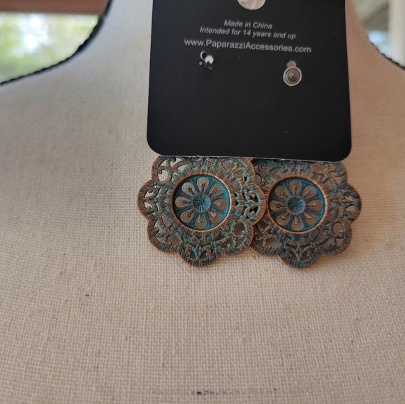 Paparazzi Earrings - Picture 4 of 4